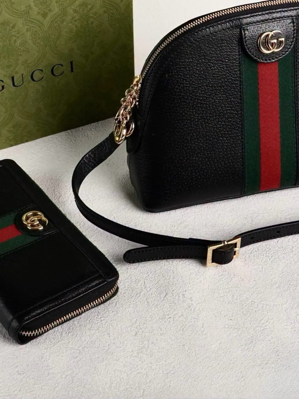 Set Gucci Black Leather Crossbody with Green and Red Web Stripe